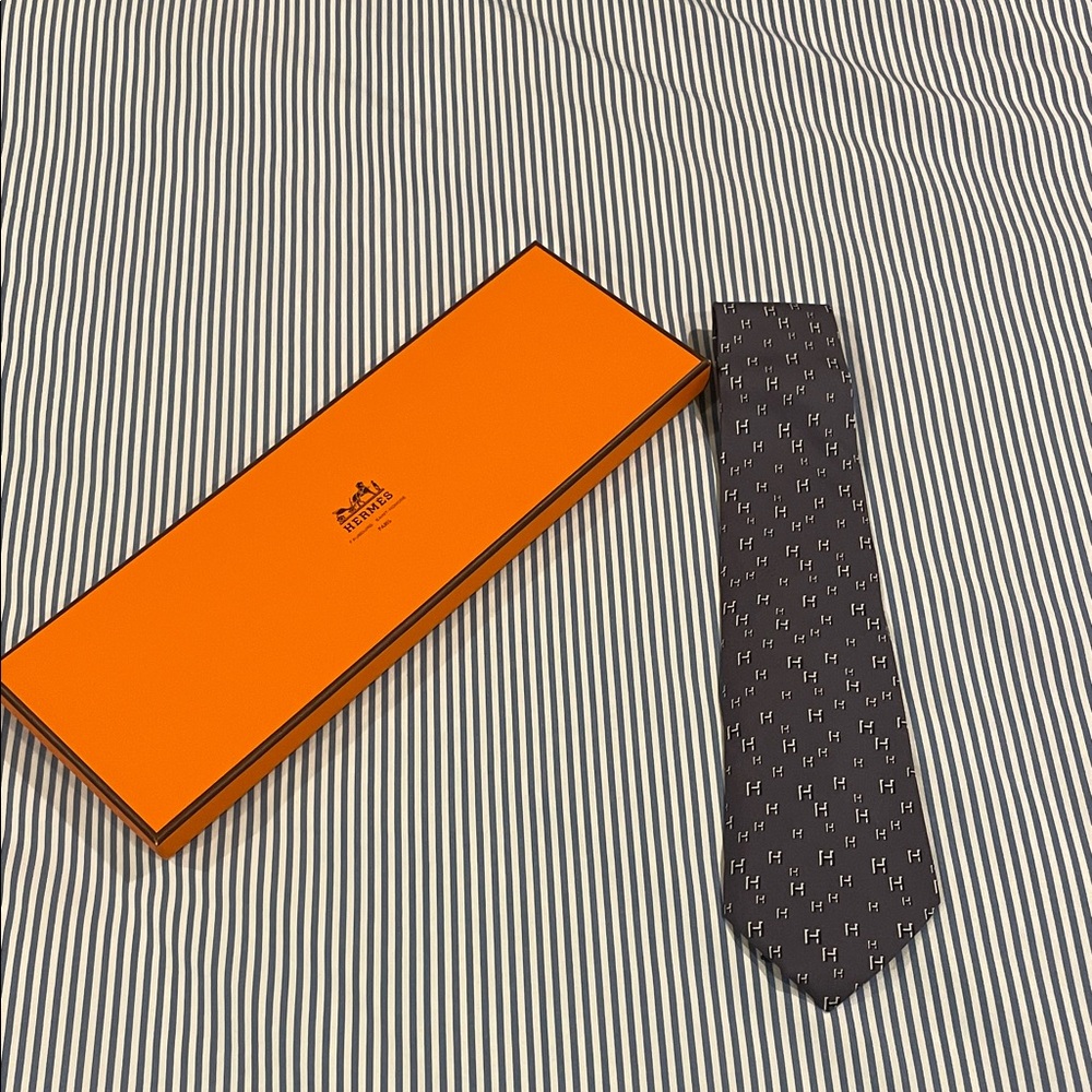 Hermes “H” tie